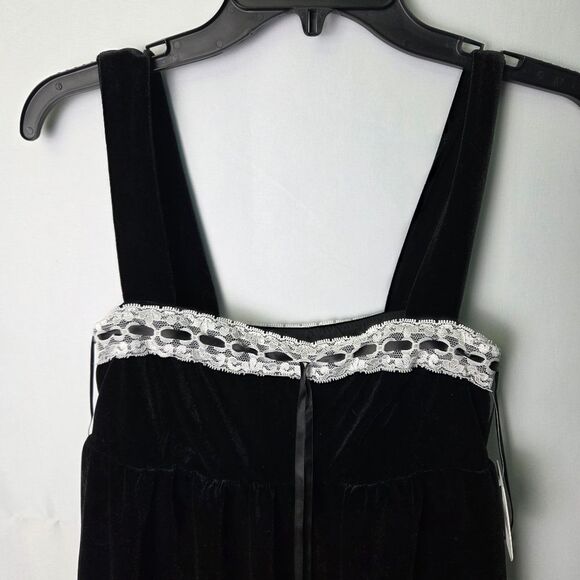 Altar'd State Black Velvet Babydoll Dress Lace Trim XS NWT - Picture 4 of 9